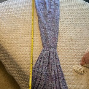 Mermaid tail knit blanket